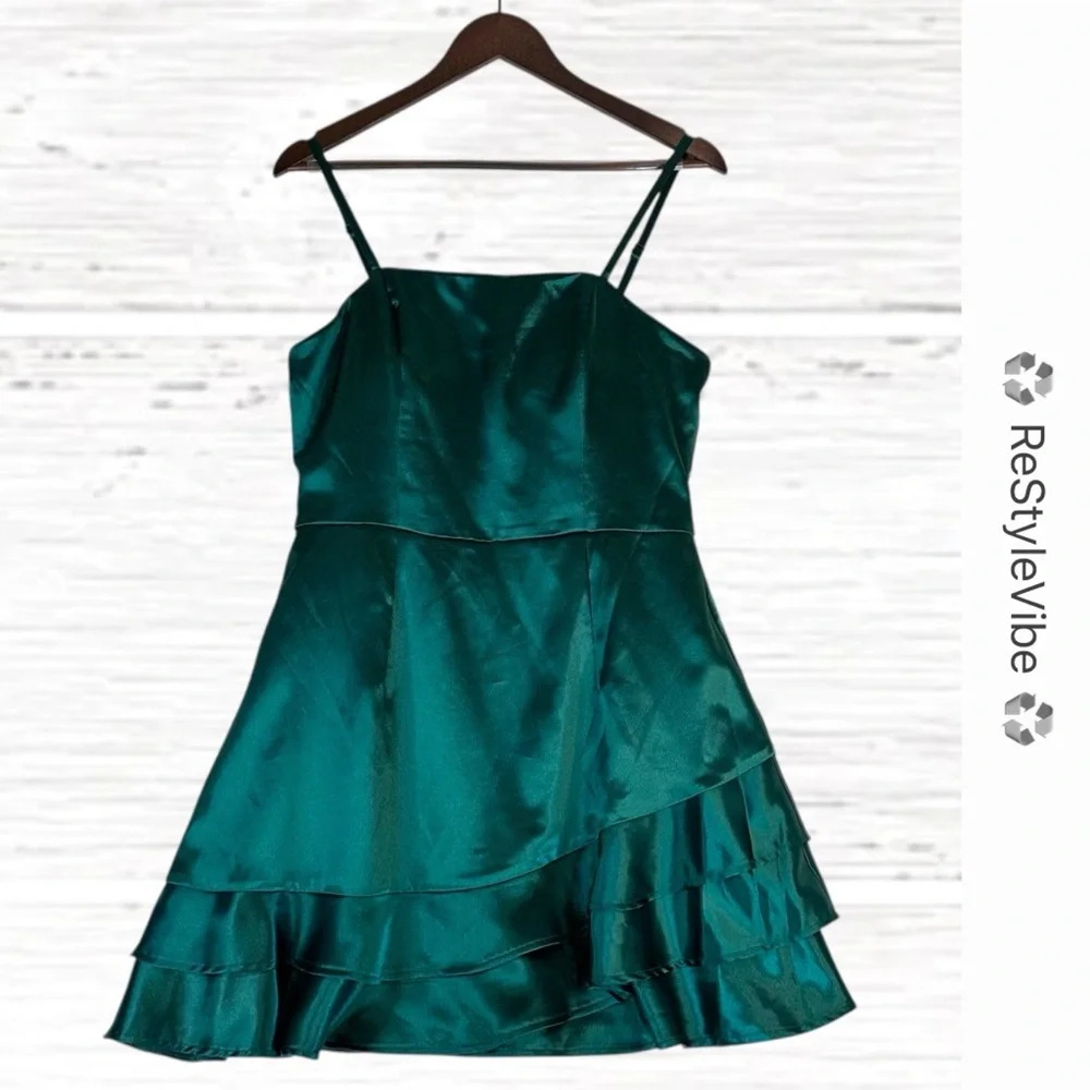 SPEECHLESS Women’s Size 13 Dress Fancy Formal Mini Length Ruffles NWT Green
